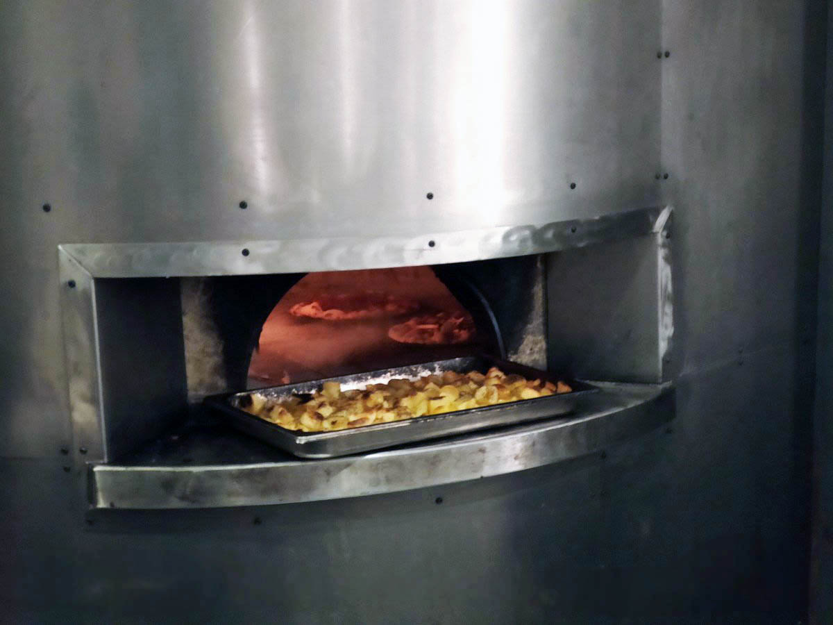  Tutto inizi&ograve; nel lontano 1951 quando i nonni acquistarono una vecchia centrale idroelettrica che venne poi ristrutturata divenendo da prima un circolo del dopo guerra e poi una locanda ristorante castione andavenno, ristorante sondrio, ristorante di carne, ristorante morbegno, ristorante aprica