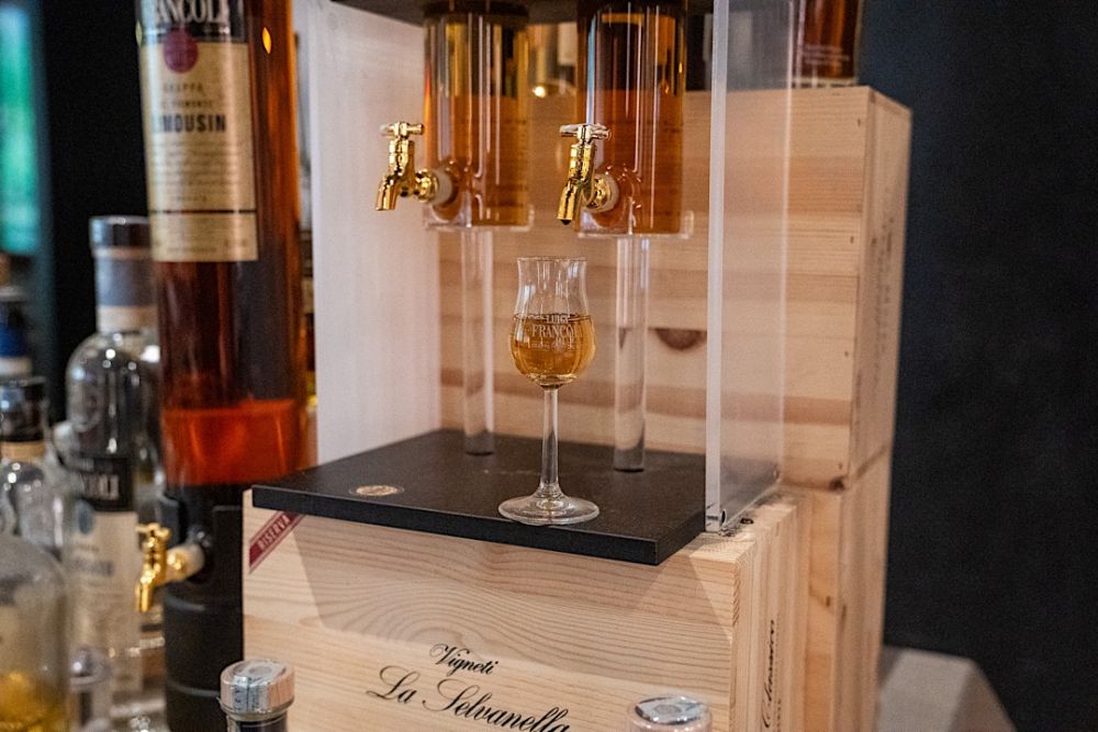 Esplora la nostra raffinata collezione di rum, whisky, amari e liquori selezionati da tutto il mondo. Gusti intensi e aromi unici per intenditori e appassionati. Degusta le etichette più pregiate. whiskye, rum, amari, grappe, distillati Esplora la nostra raffinata collezione di rum, whisky, amari e liquori selezionati da tutto il mondo. Gusti intensi e aromi unici per intenditori e appassionati. Degusta le etichette più pregiate. whiskye, rum, amari, grappe, distillati