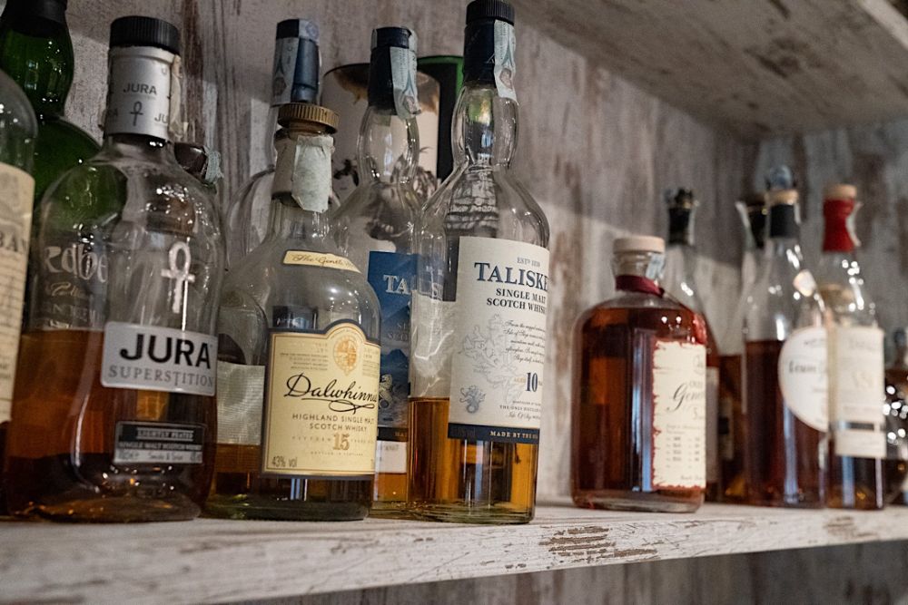 Esplora la nostra raffinata collezione di rum, whisky, amari e liquori selezionati da tutto il mondo. Gusti intensi e aromi unici per intenditori e appassionati. Degusta le etichette più pregiate. whiskye, rum, amari, grappe, distillati Esplora la nostra raffinata collezione di rum, whisky, amari e liquori selezionati da tutto il mondo. Gusti intensi e aromi unici per intenditori e appassionati. Degusta le etichette più pregiate. whiskye, rum, amari, grappe, distillati