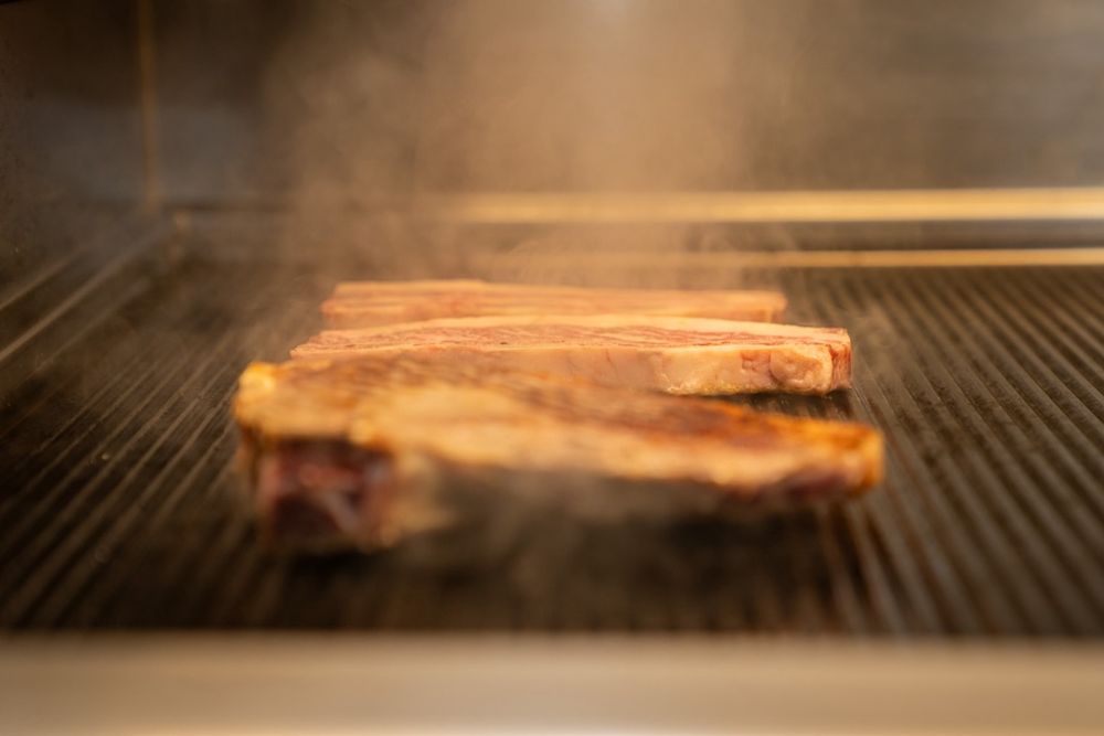 La nostra carne è il frutto di un'accurata selezione per soddisfare ogni palato.
Potrete scegliere tra più di 20 tagli differenti, provenienti da ogni parte del mondo! carne di cavallo, carne danese, BlackAngus Australia, Costato Asado, Renna, Angus Argentina, Angus Uruguay La nostra carne è il frutto di un'accurata selezione per soddisfare ogni palato.
Potrete scegliere tra più di 20 tagli differenti, provenienti da ogni parte del mondo! carne di cavallo, carne danese, BlackAngus Australia, Costato Asado, Renna, Angus Argentina, Angus Uruguay