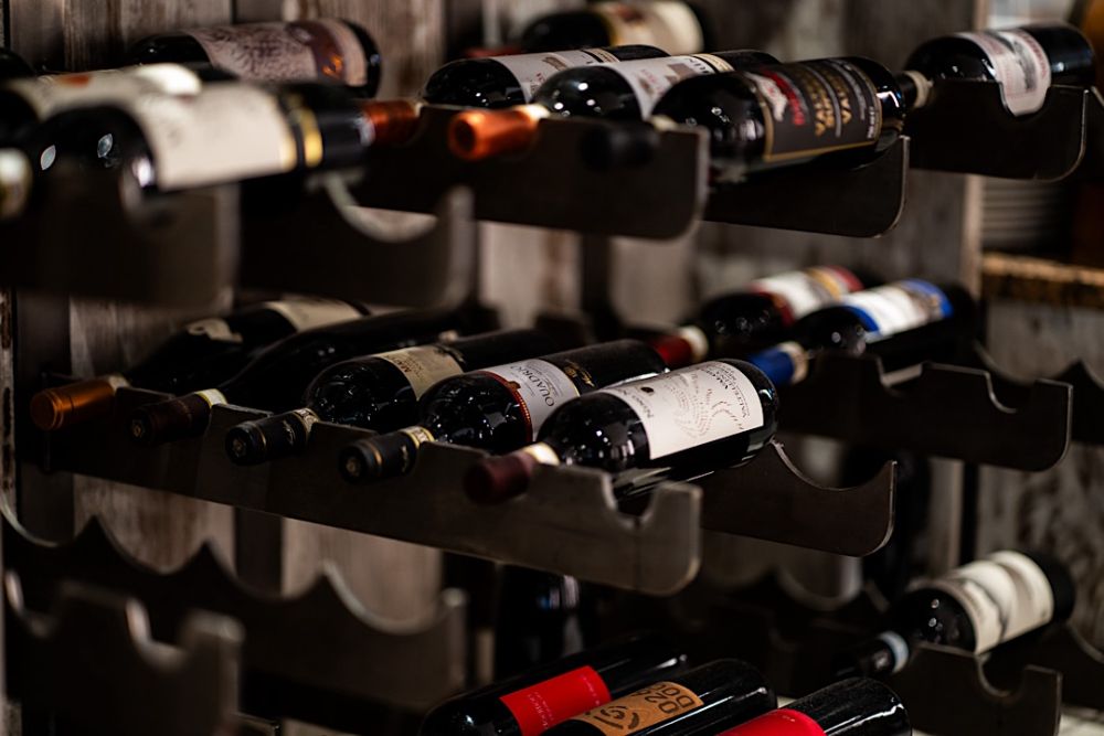 Scopri la nostra selezione di vini d'eccellenza provenienti dalle migliori cantine italiane. Vini rossi, bianchi e bollicine per abbinamenti perfetti e degustazioni indimenticabili. Vivi l'esperienza del vero gusto italiano. Scopri la nostra selezione di vini d'eccellenza provenienti dalle migliori cantine italiane. Vini rossi, bianchi e bollicine per abbinamenti perfetti e degustazioni indimenticabili. Vivi l'esperienza del vero gusto italiano.