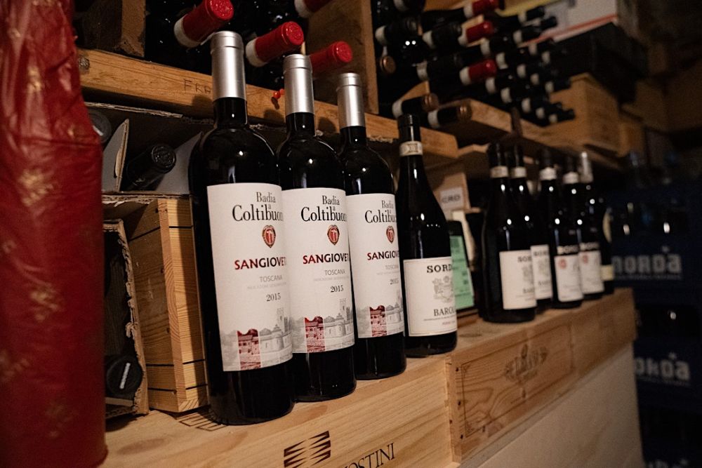 Scopri la nostra selezione di vini d'eccellenza provenienti dalle migliori cantine italiane. Vini rossi, bianchi e bollicine per abbinamenti perfetti e degustazioni indimenticabili. Vivi l'esperienza del vero gusto italiano. Scopri la nostra selezione di vini d'eccellenza provenienti dalle migliori cantine italiane. Vini rossi, bianchi e bollicine per abbinamenti perfetti e degustazioni indimenticabili. Vivi l'esperienza del vero gusto italiano.